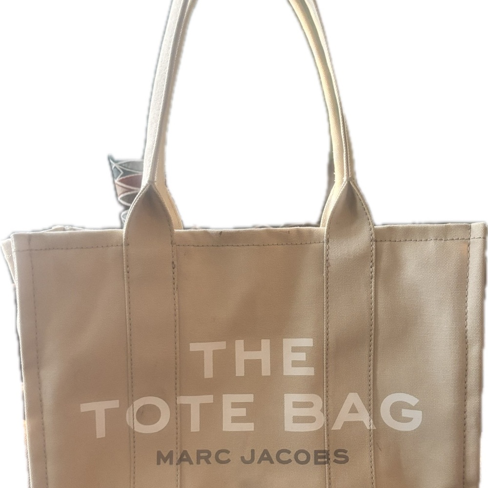 Marc Jacobs The Tote Bag in Beige